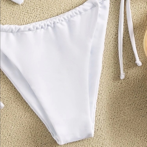 New white bikini - Picture 5 of 11